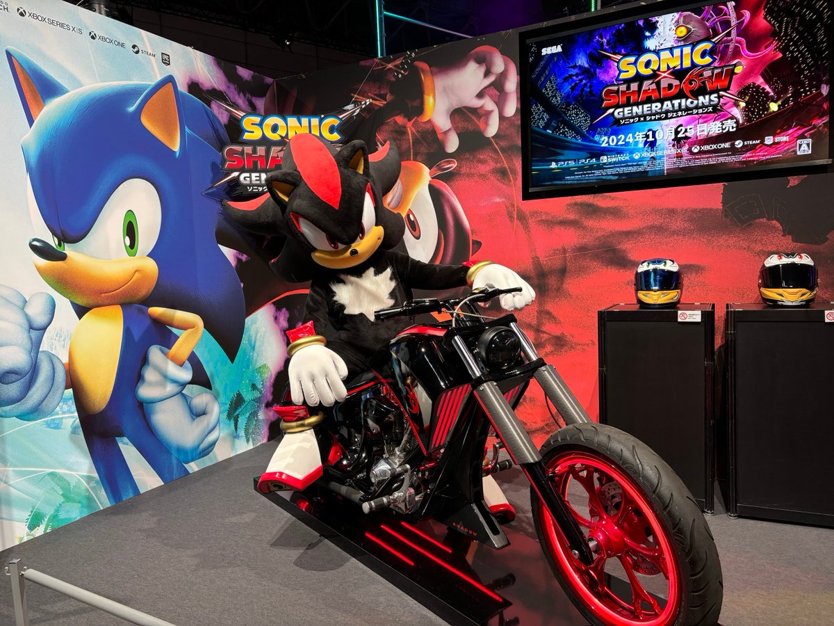 誰もが見たかったであろうバイクにまたがるシャドウのシーンも実現しま