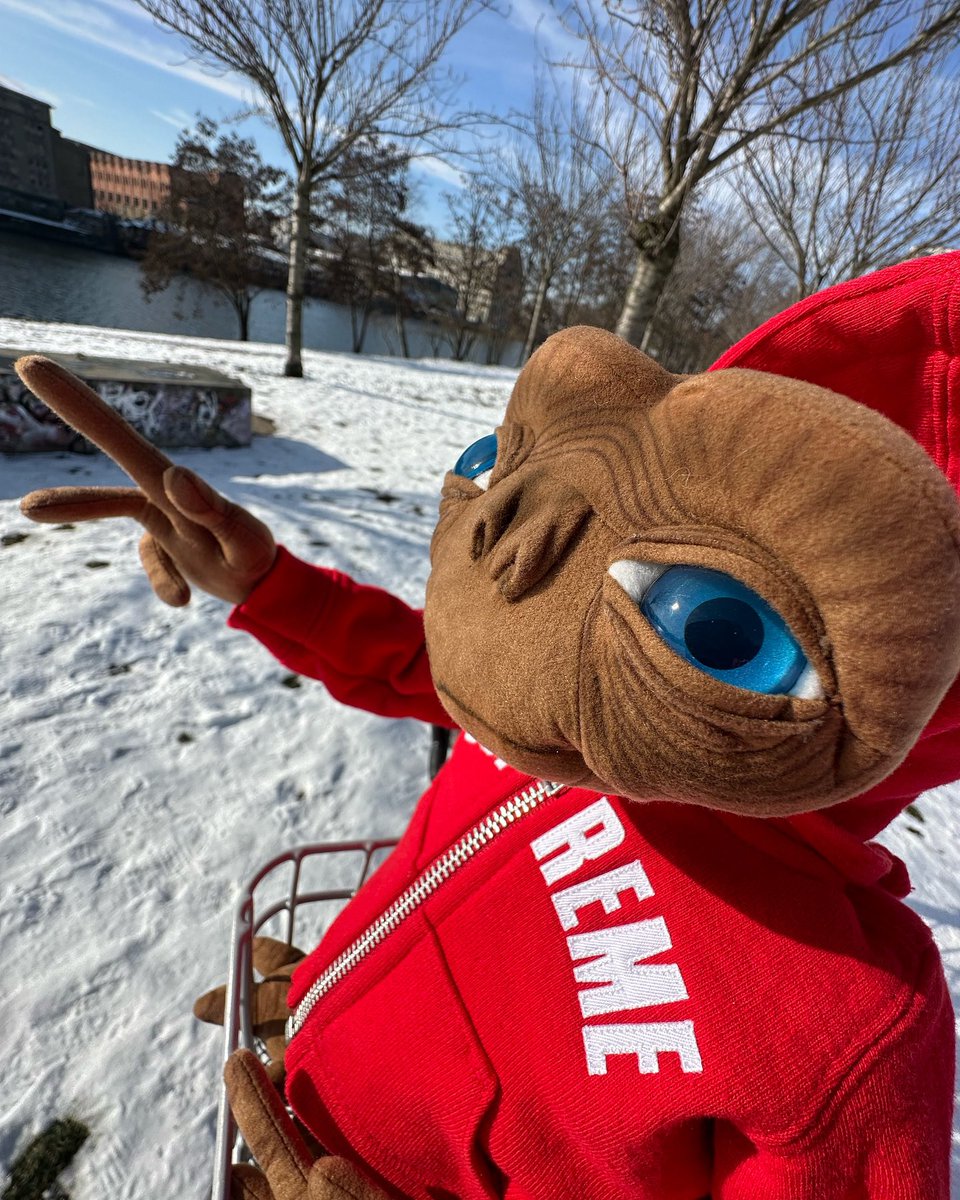 Supreme®/Steiff® ET Supreme teams up with Steiff for a limited