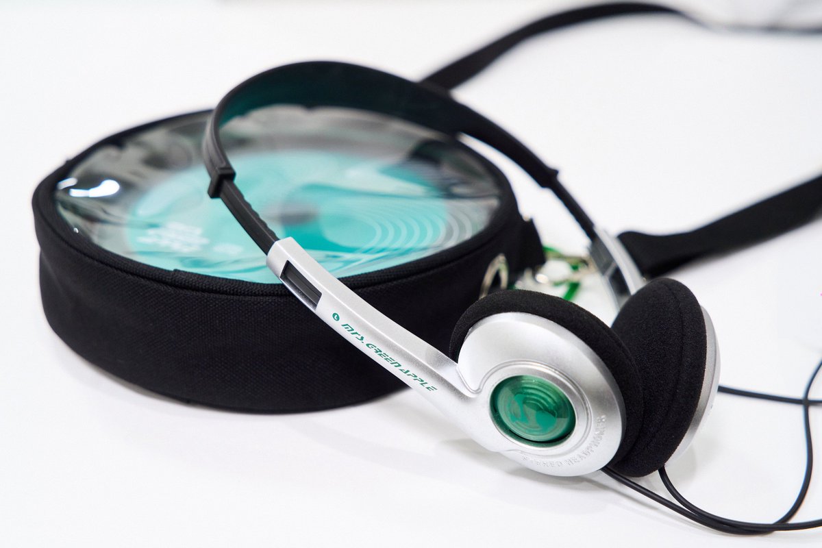 MGA ポータブルCDプレーヤー&MGA ヘッドホン MGA ポータブルCD