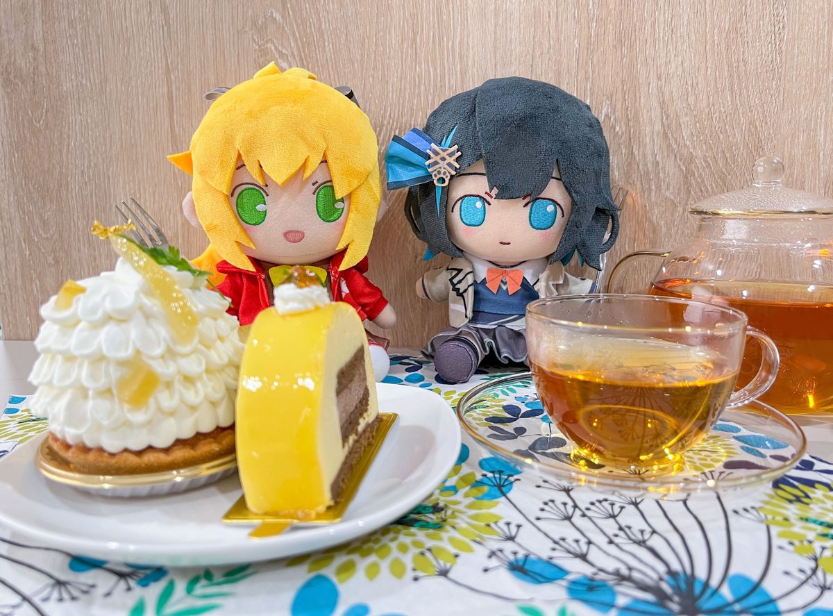 AHSストア】 「弦巻マキ(制服)/宮舞モカ おすわりぬいぐるみ/ぬい缶