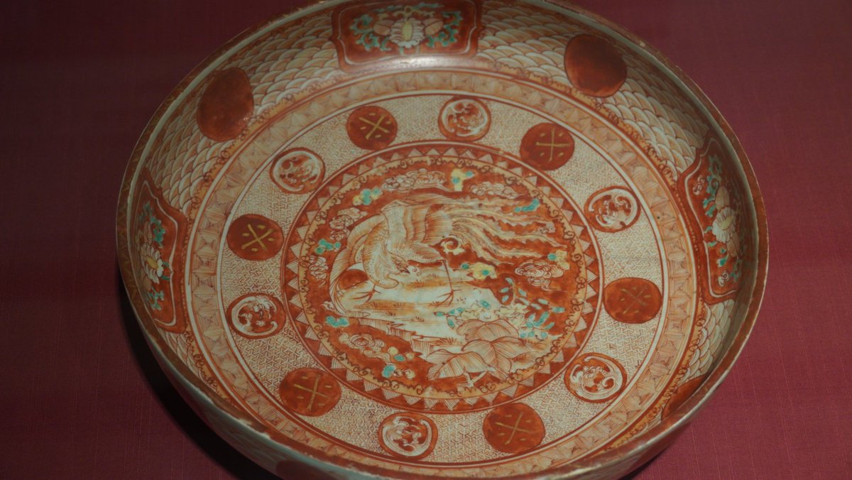 開催中の企画展は九谷赤絵。 綺麗な赤色…… 見事な鳳凰のお皿に見惚れました