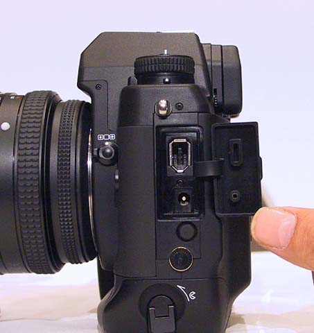 京セラ、35mmフィルムサイズCCD搭載のデジタル一眼レフ「CONTAX N