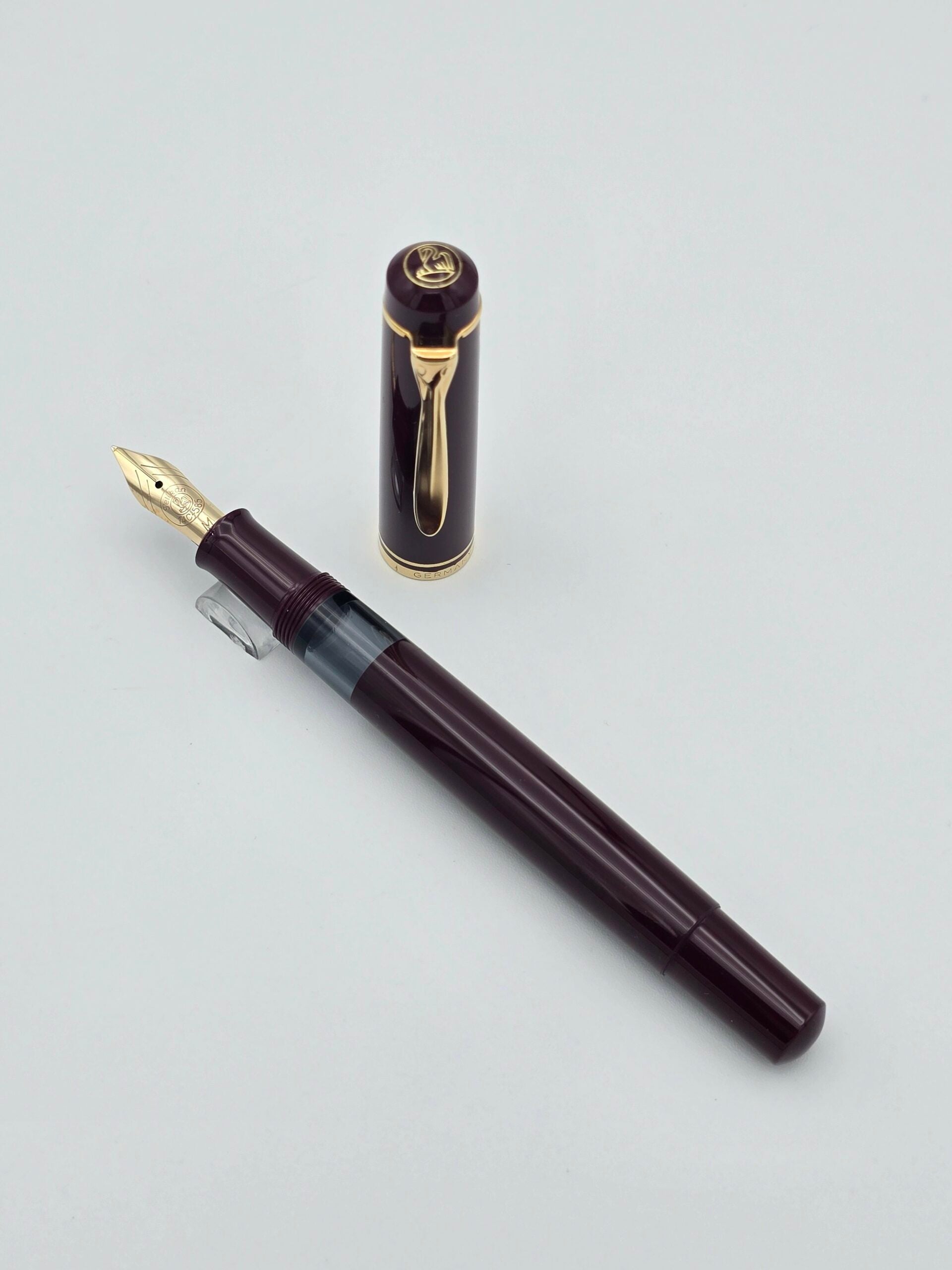 Pelikan M250 Pre 97' Burgundy - 14C Medium Nib - Pen Realm