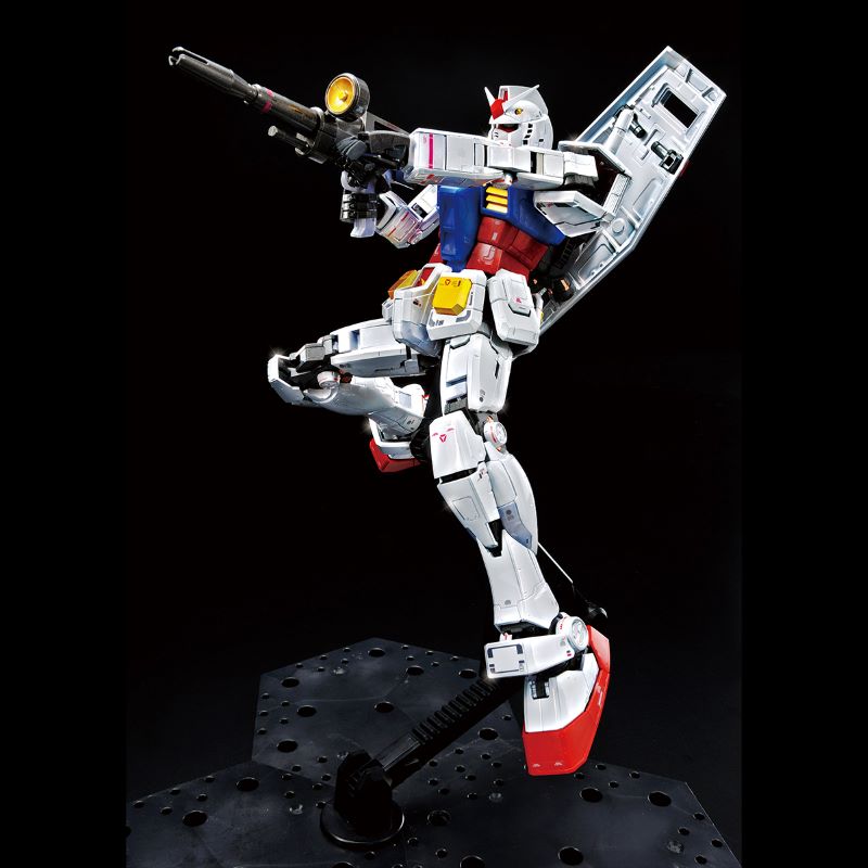 ロボット RX-78-2 GUNDAM Ver.2.0 TITANIUM FINISH Amazon.com: Bandai