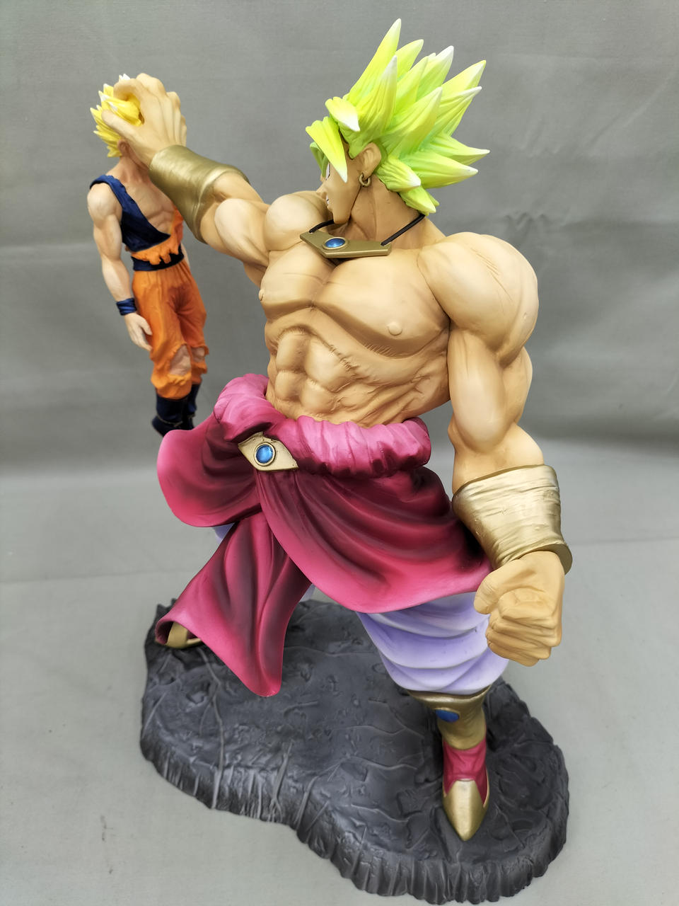 アニメ ドラゴンボールフィギュア ブロリvs悟空フィギュア 超サイヤ人