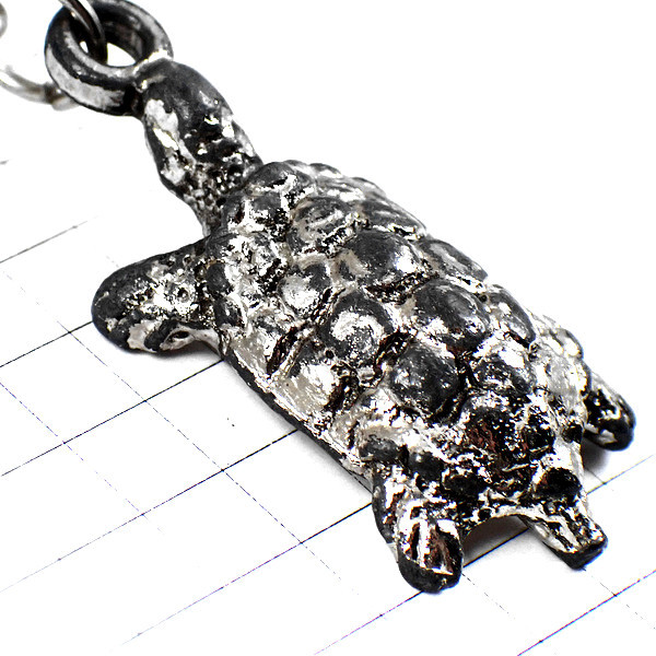 キーホルダー・亀カメ銀色シルバー・344527