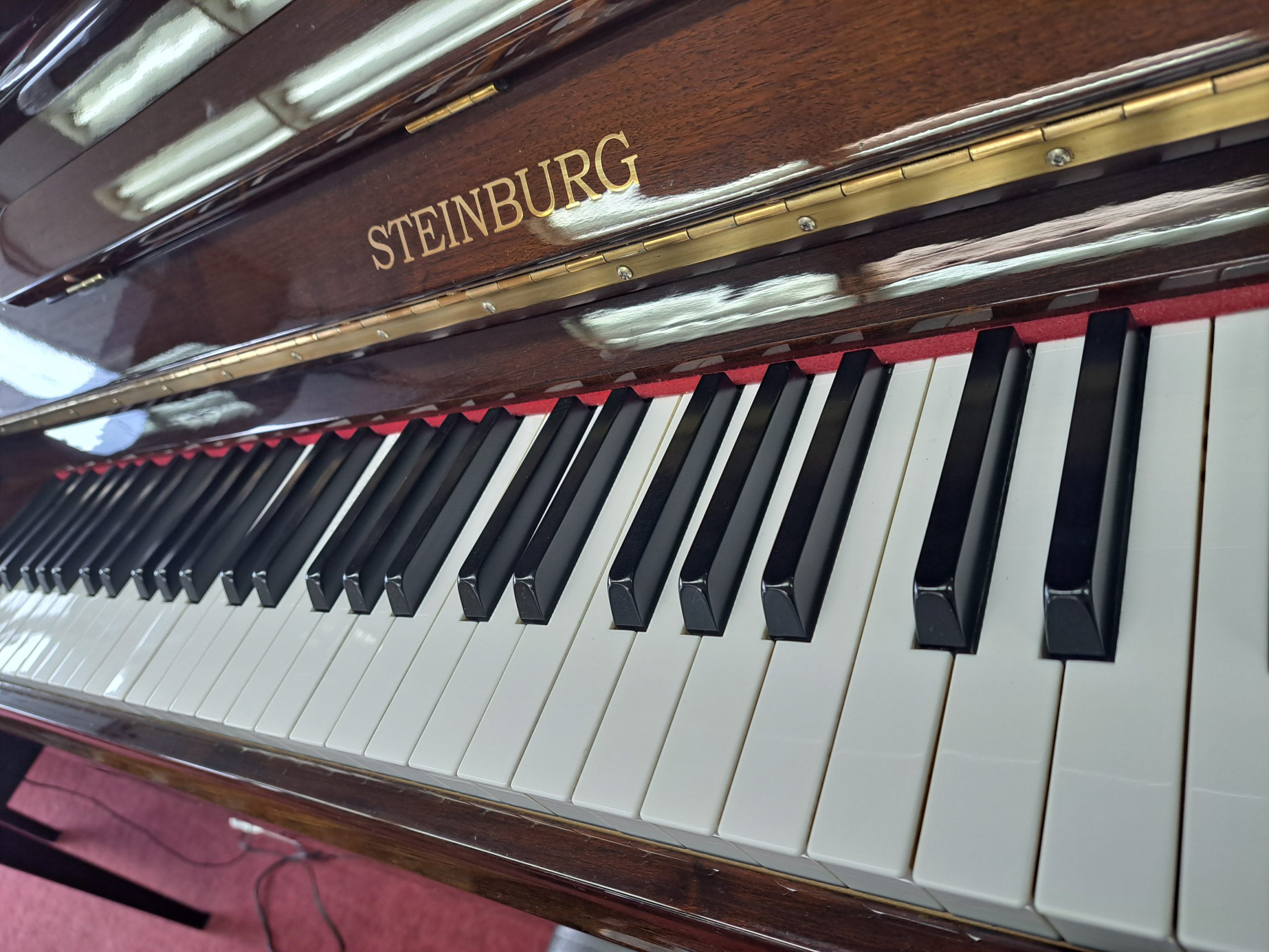 STEINBURG アップライトピアノ 猫足 ダークウォールナット 木目調