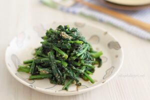 簡単ヘルシー】ルッコラのごま和えレシピ！栄養満点＆旬の味で食卓を彩る