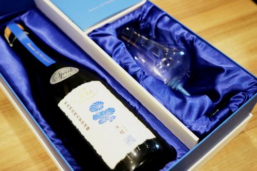 オンライン抽選販売】『天蛙 10周年記念酒 グラス付セット』 | 矢島酒店