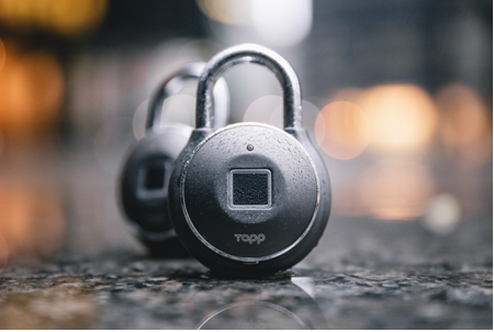 指紋で簡単開錠、防水対応になって進化したスマート南京錠「Tapplock