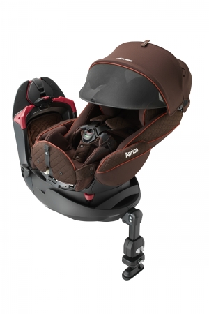 クルマの中だって、生まれたての赤ちゃんは「平ら」が理想的