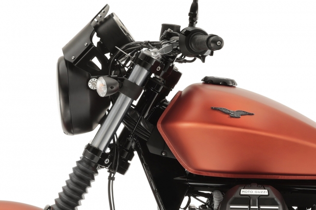 モト・グッツィからアグレッシブでスポーティーなカスタムバイク『V9