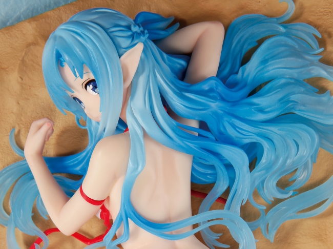 ソードアート・オンライン」より、水着姿がまぶしいバカンス気分な