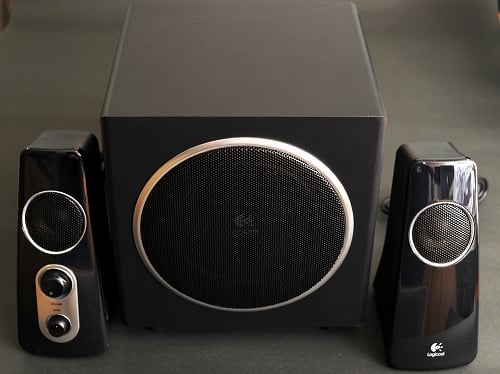 ホントに部屋のどこにいても聴こえる！ロジクール『360°サウンド』採用