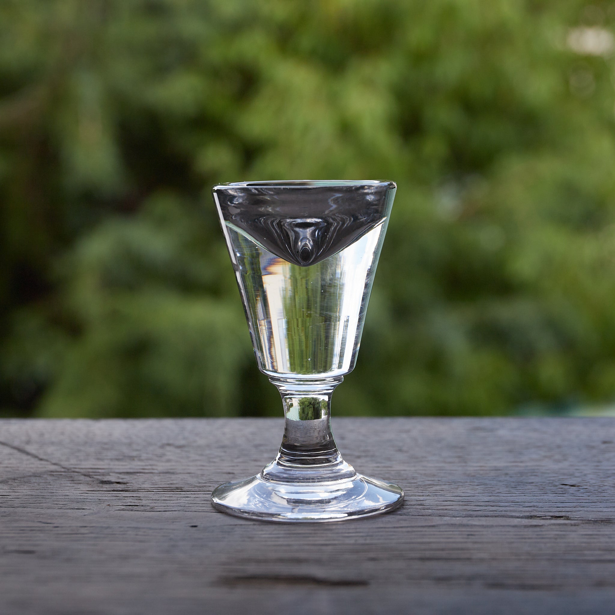 アンティークグラス オペーク（乳白色）ツイストステム ゴブレット