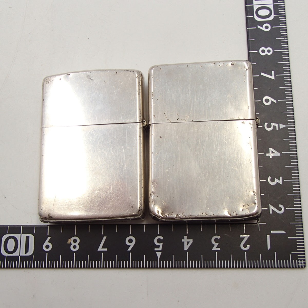 高級銀器のUYEDA扱いのスターリングシルバーの2つ折りの額です。元箱