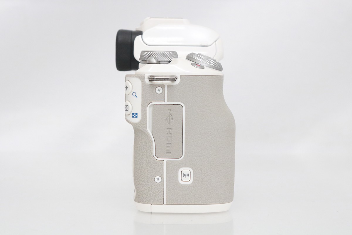 山*田様 Canon EOS Kiss M ホワイト ダブルズームキット