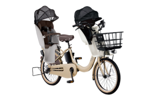 3人乗り用チャイルドシート付きギュット・クルームR・EX パナソニック