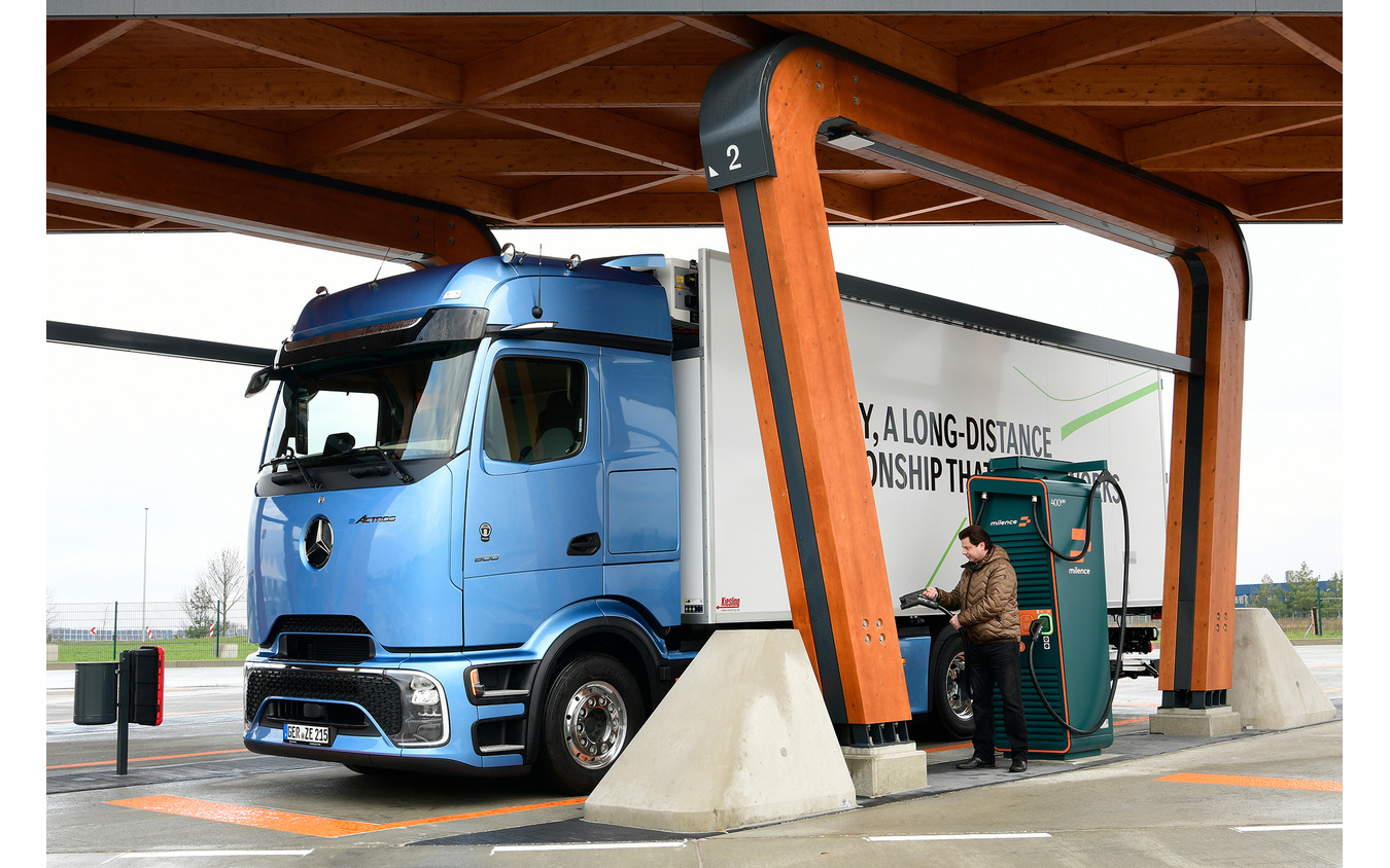 メルセデス・ベンツ トラック リモコン付き 約60cm