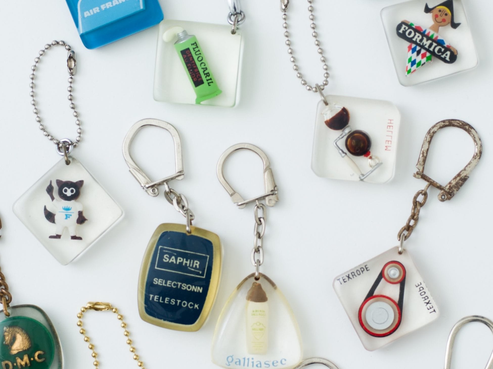 Vintage Bourbon Keyring & Glass Ashtray Close Up News｜Ron Herman