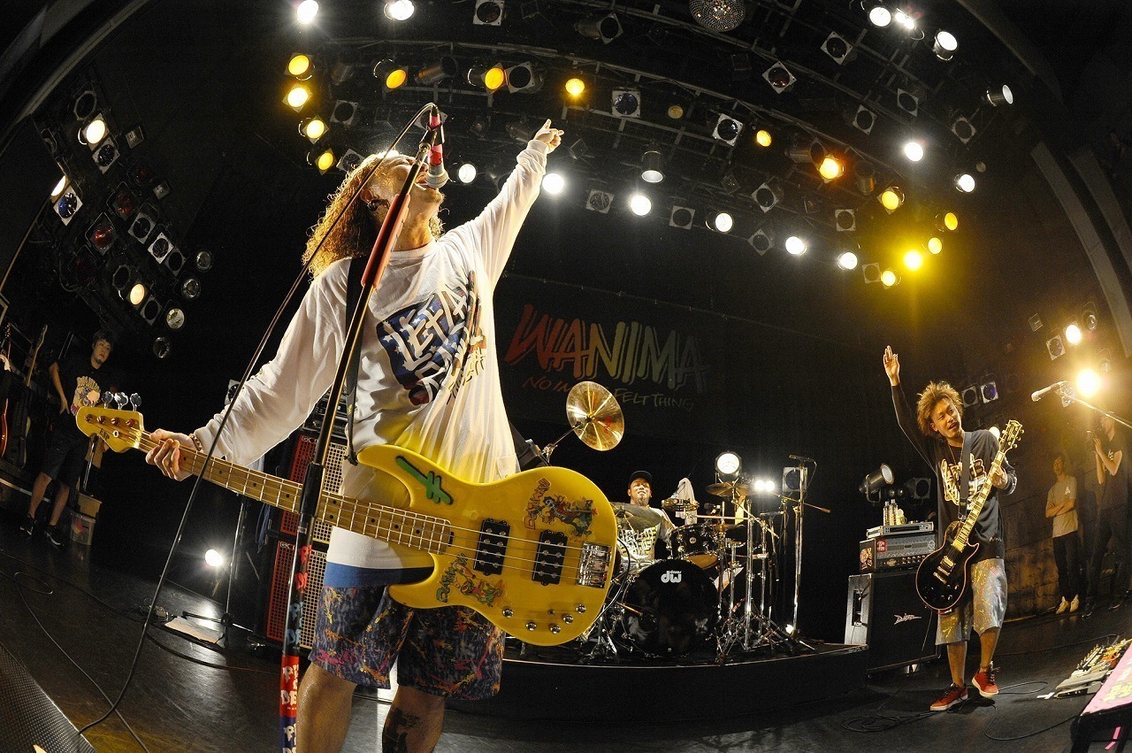 ミュージシャン WANIMA LIVE SET KENTA（Vo, B / WANIMA）（Photo by