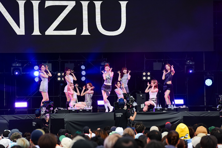 NiziU - ROCK IN JAPAN FESTIVAL 2025 ライブ写真＆セットリスト｜音楽