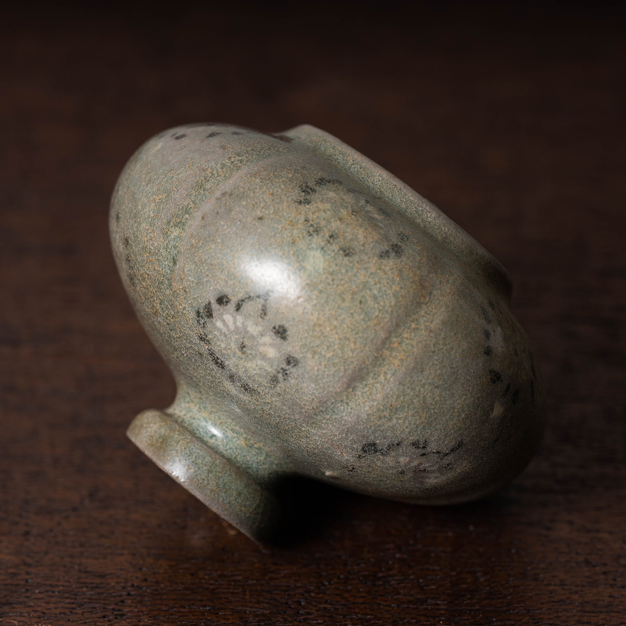 高麗 青磁象嵌菊花文油壺 – 燦禾 SANKA