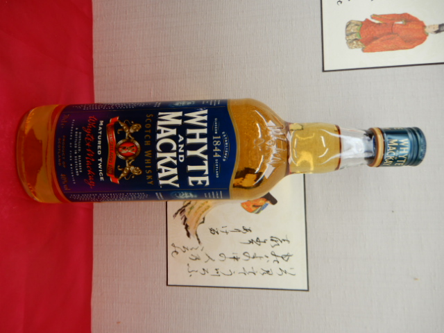 酒の細井 / ホワイト＆マッカイ40度700ml旧ボトル (正規品)