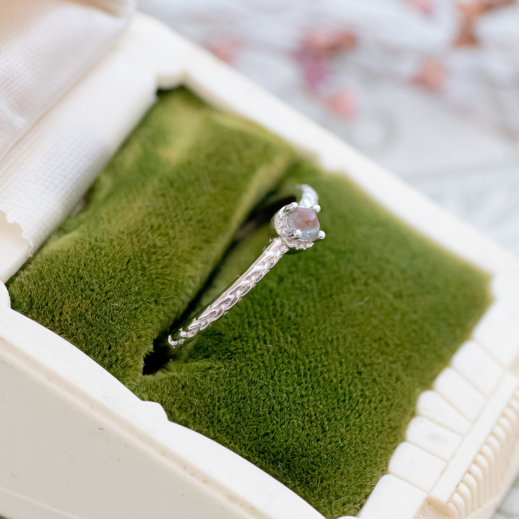 アンティークラウンドサフィレット シルバーリング