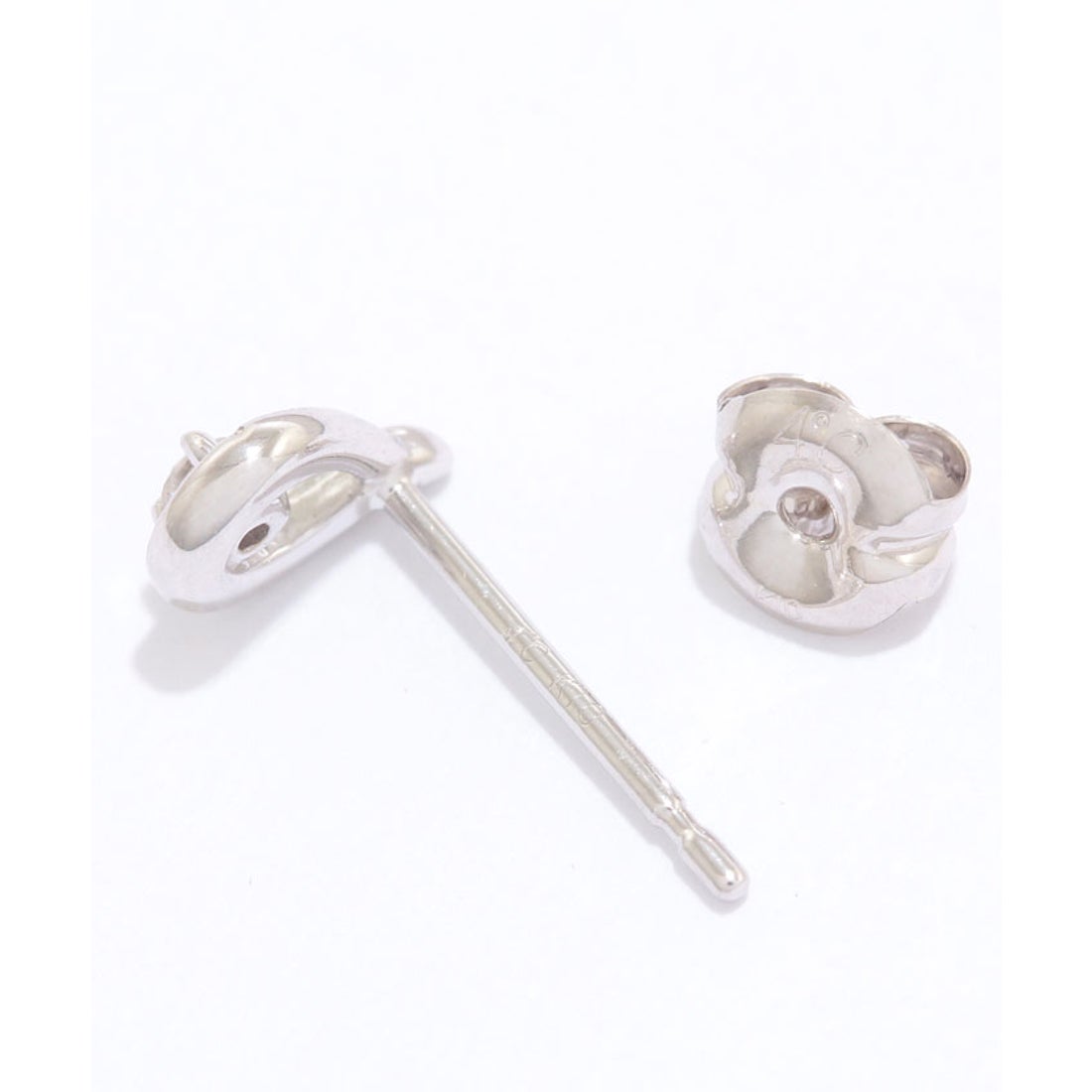 ヨンドシー 4℃ K10ホワイトゴールドダイヤモンドピアス （ホワイト