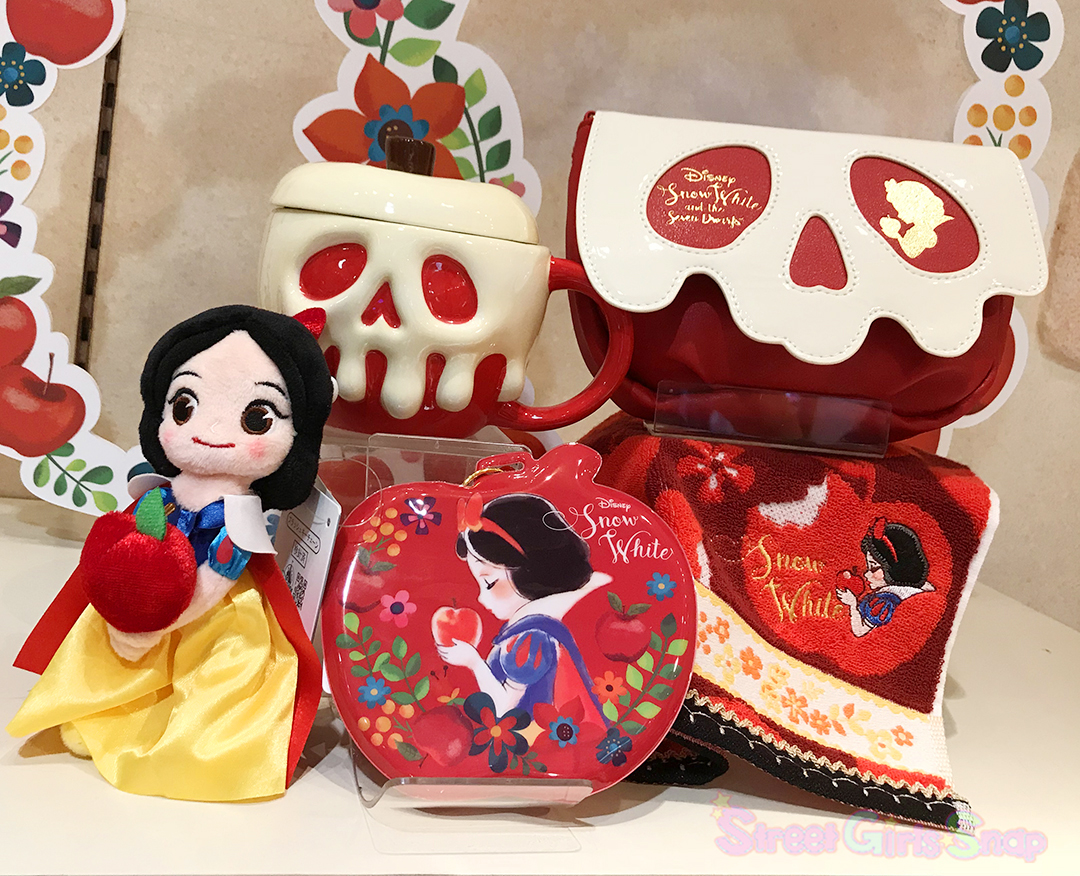 映画 白雪姫 グッズ3点セット（フーディーパーカー・手鏡・りんごの