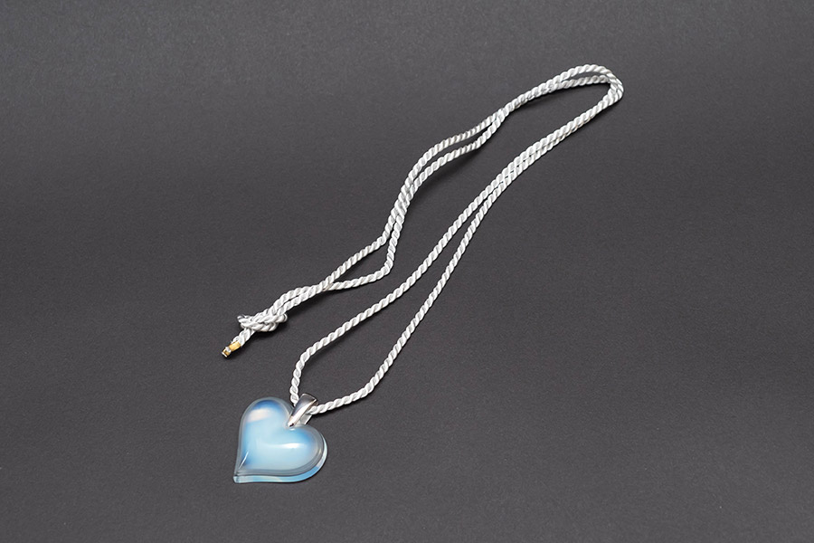 ラリック クリスタル ラージハートペンダント（オパルセント）を