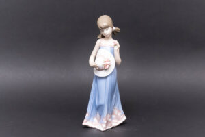 リヤドロ フィギュリン 『Ceramic Seller（陶器売りの少年）』を