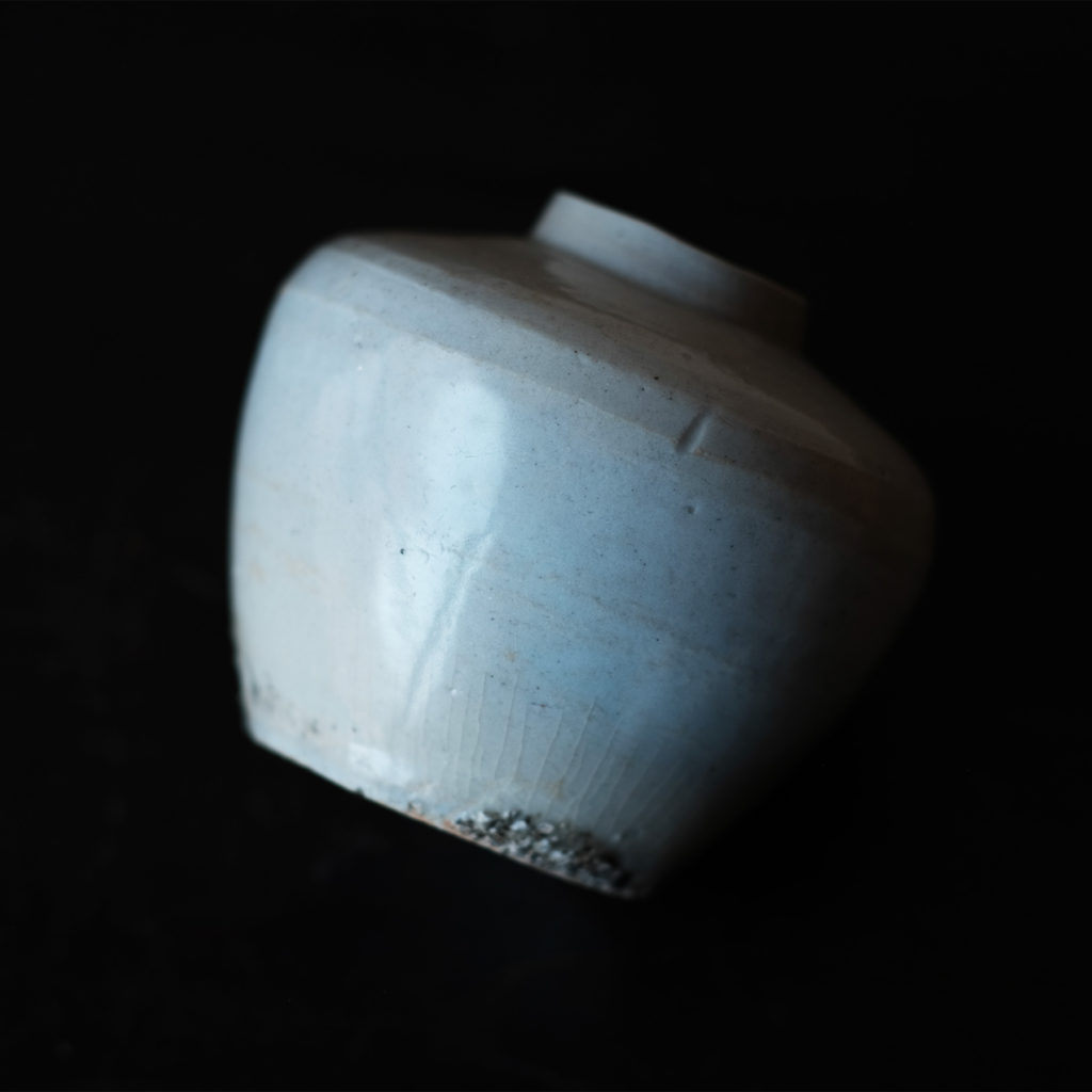 李朝 白磁の小壺 S12-1 李朝 白磁の小壺 S12-1 李朝 白磁の小壺 S12-1
