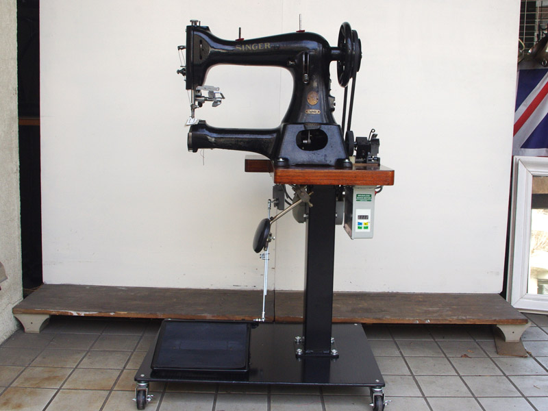 No.403 SINGER 45K89 シンガー製 極厚物用 腕ミシン 台付き
