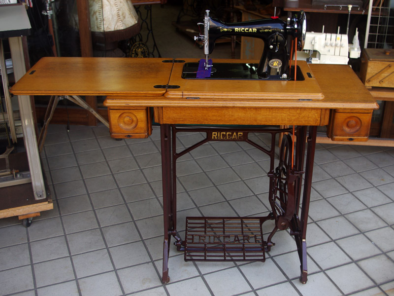 リッカーミシン リッカー社 三足スツール 丸スツール アンティーク