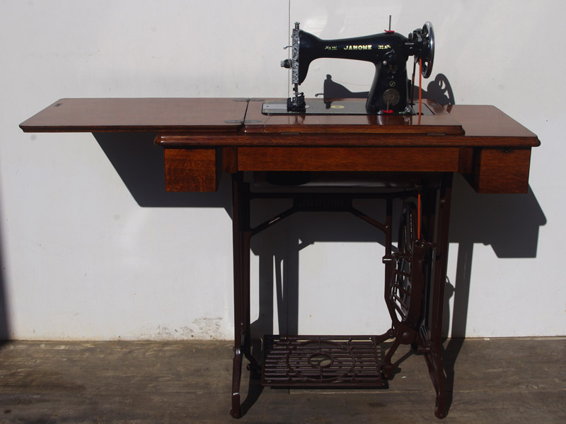 No.715 Janome ジャノメ製 家庭用足踏みミシン：アンティークミシン