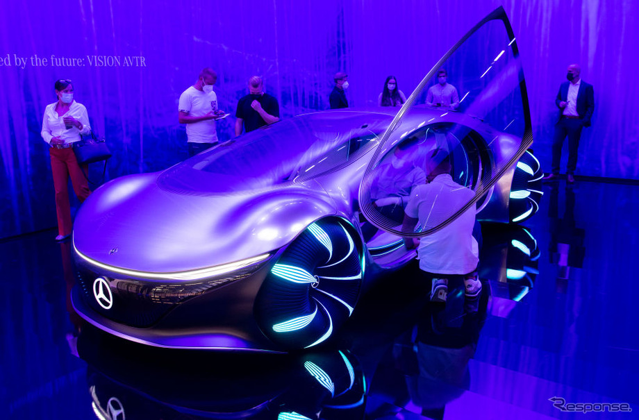 未来のメルセデスベンツは横にも動く、『ヴィジョンAVTR』…IAA