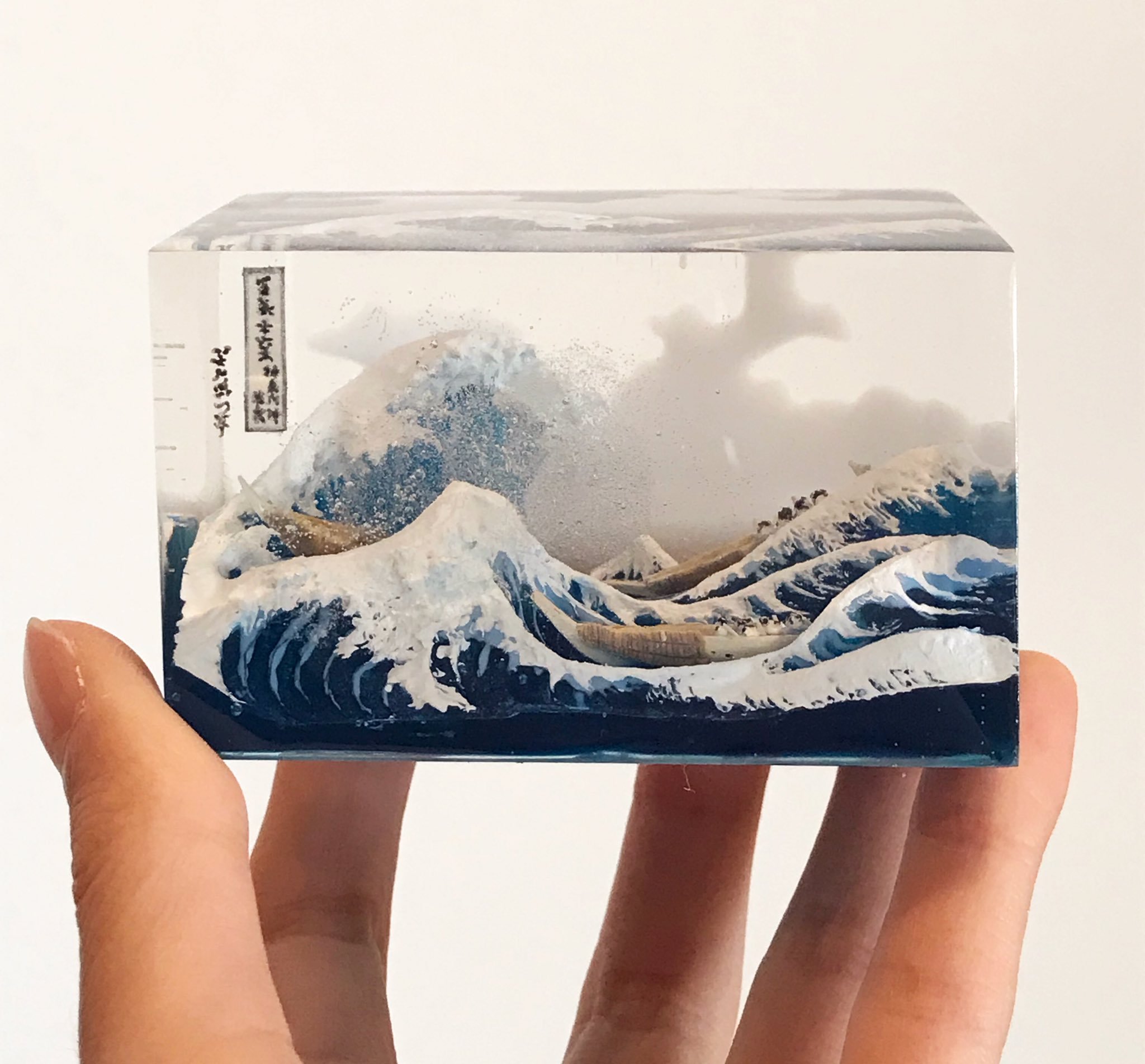 葛飾北斎の名作「富嶽三十六景 神奈川沖浪裏」を超立体で再現した