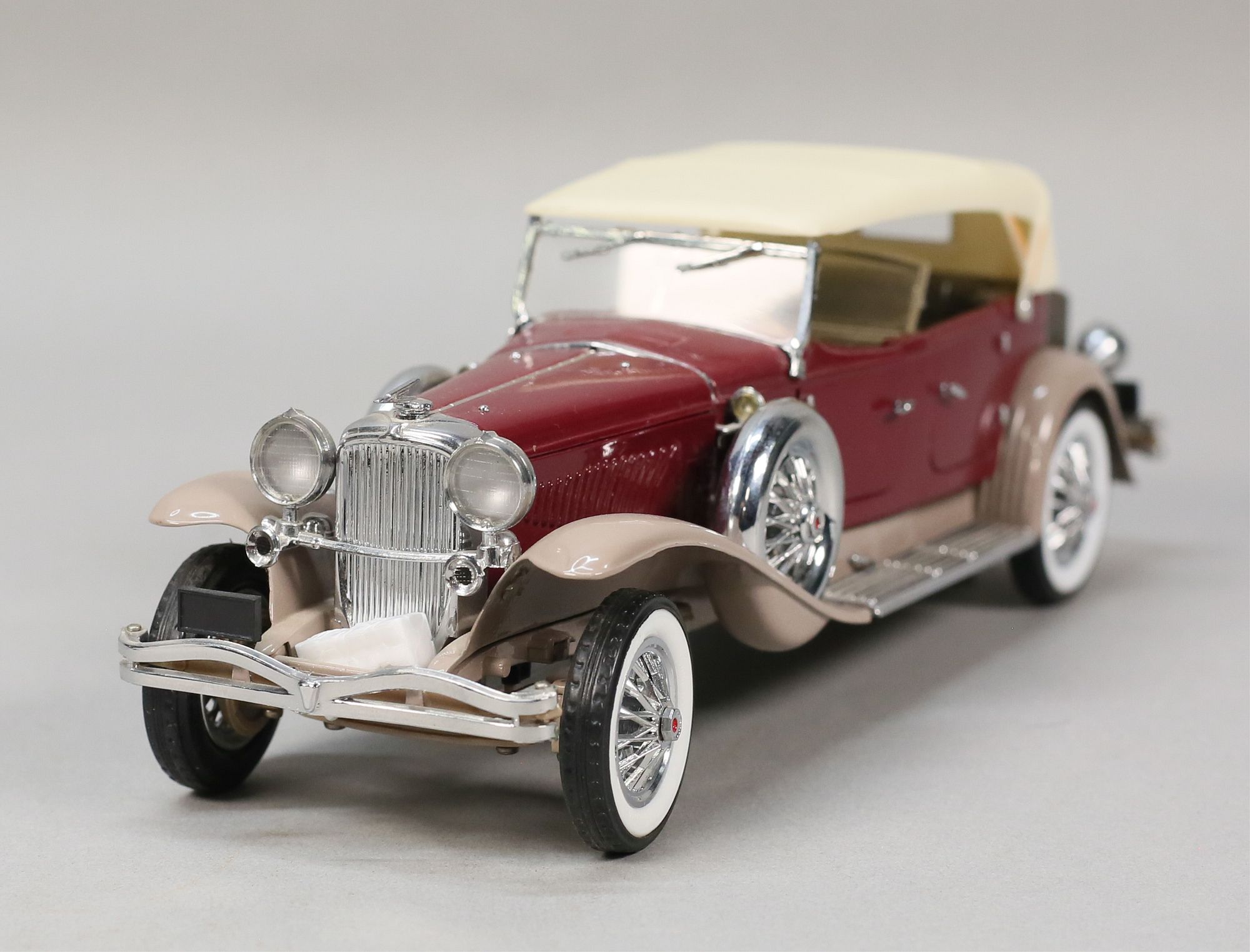 Lot of 4 Franklin Mint Model Cars 1/24 Scale sold at auction on