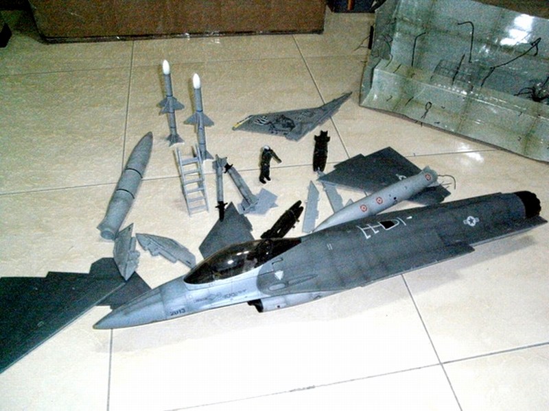 bbi エリートフォース 1/18 F-16C ファイティングファルコン bbi