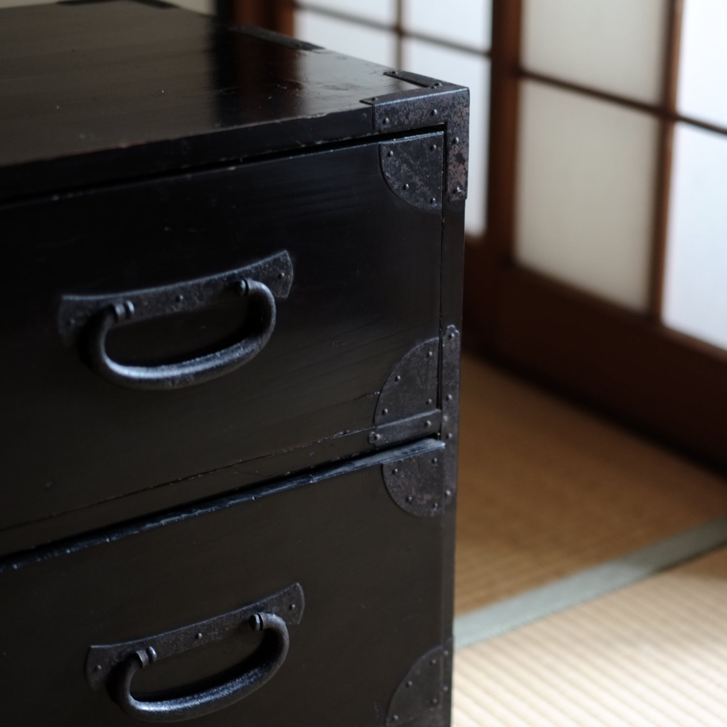 時代 総黒漆塗庄内箪笥 二段横長和箪笥 – 逢季荘