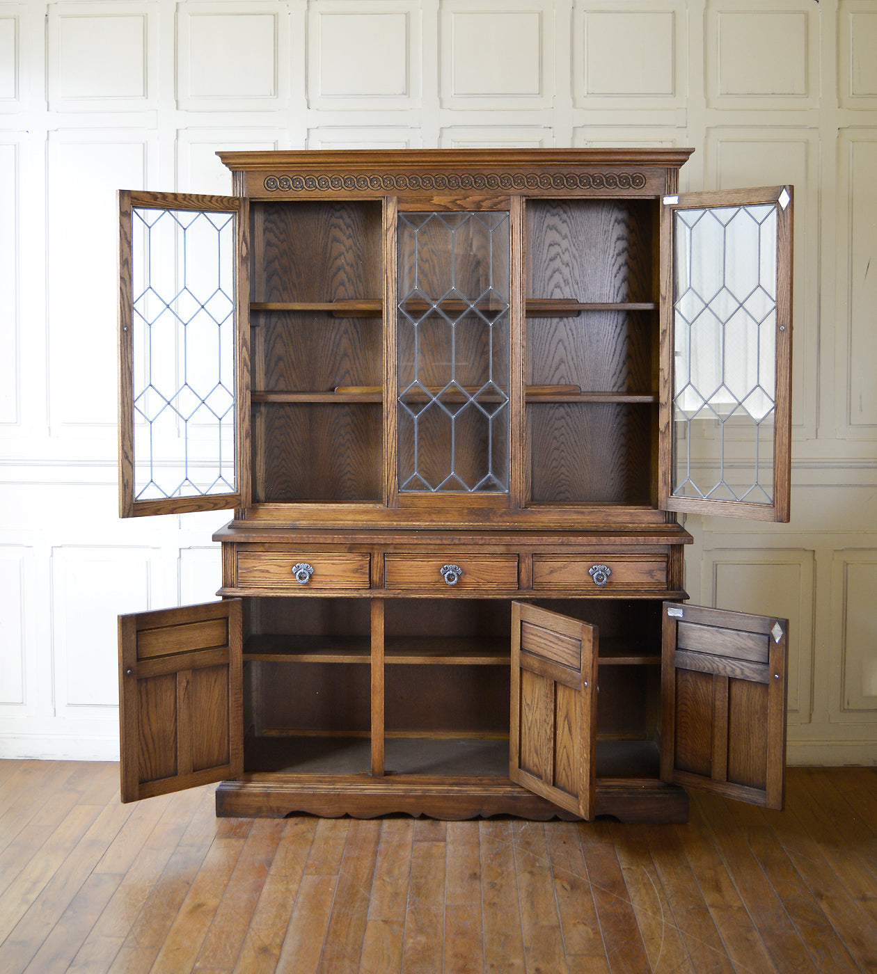 ヴィンテージカップボード – 英国アンティーク家具専門店 神戸家具