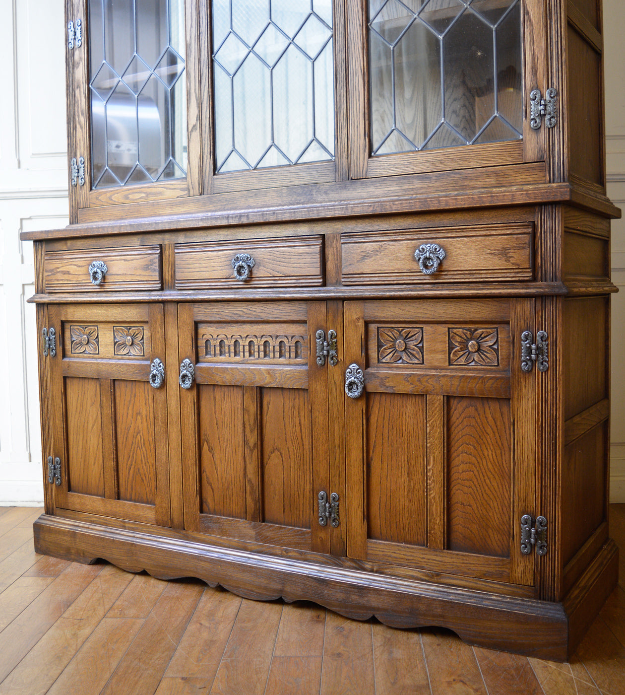 ヴィンテージカップボード – 英国アンティーク家具専門店 神戸家具