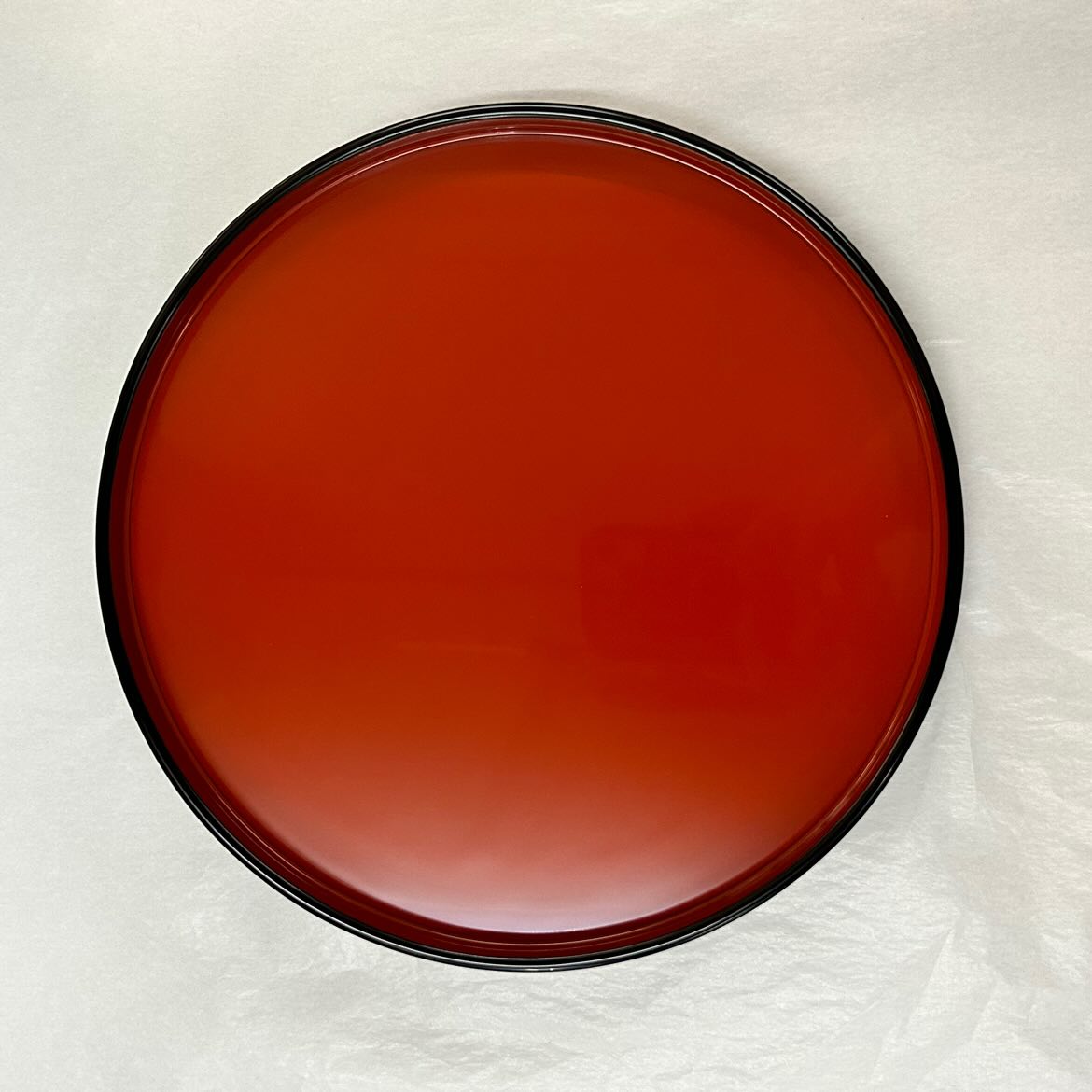 シンプルデザインに上質縁金黒漆の小ぶり丸盆（検輪島塗お盆丸