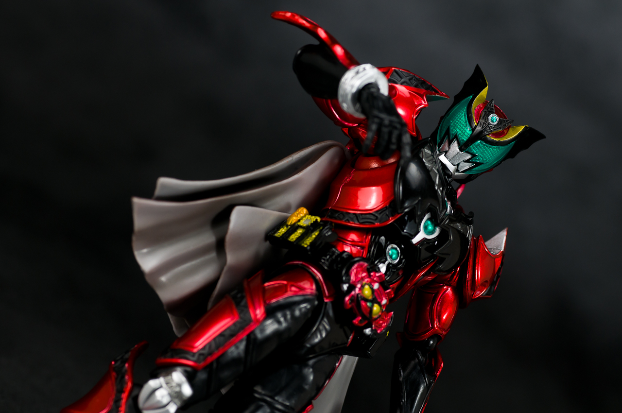 S.H.フィギュアーツ 仮面ライダーキバ エンペラー 仮面ライダー