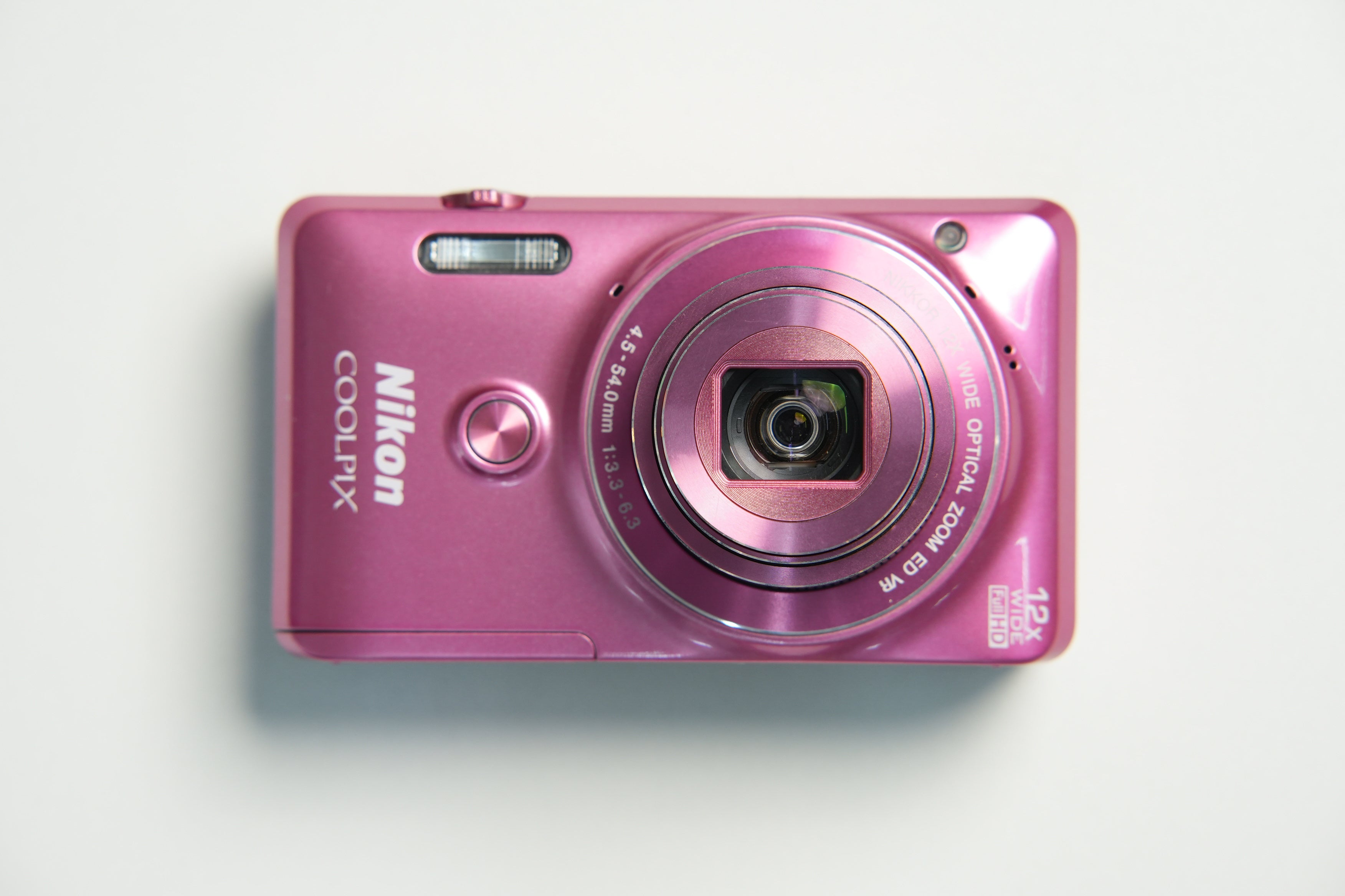 Nikon COOLPIX デジタルカメラ 本体と充電器 Nikon Coolpix S6900