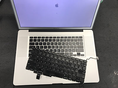 MAC Book Pro A1297 17インチの大画面英語キーボード ジャンク MacBook