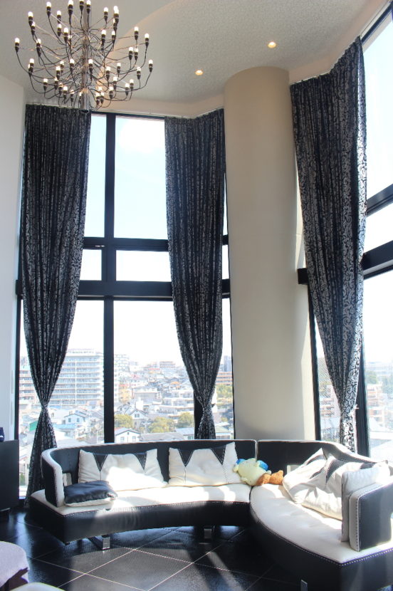 エレガント 豪華 シャンデリア シルバー ブラック カーテン付き