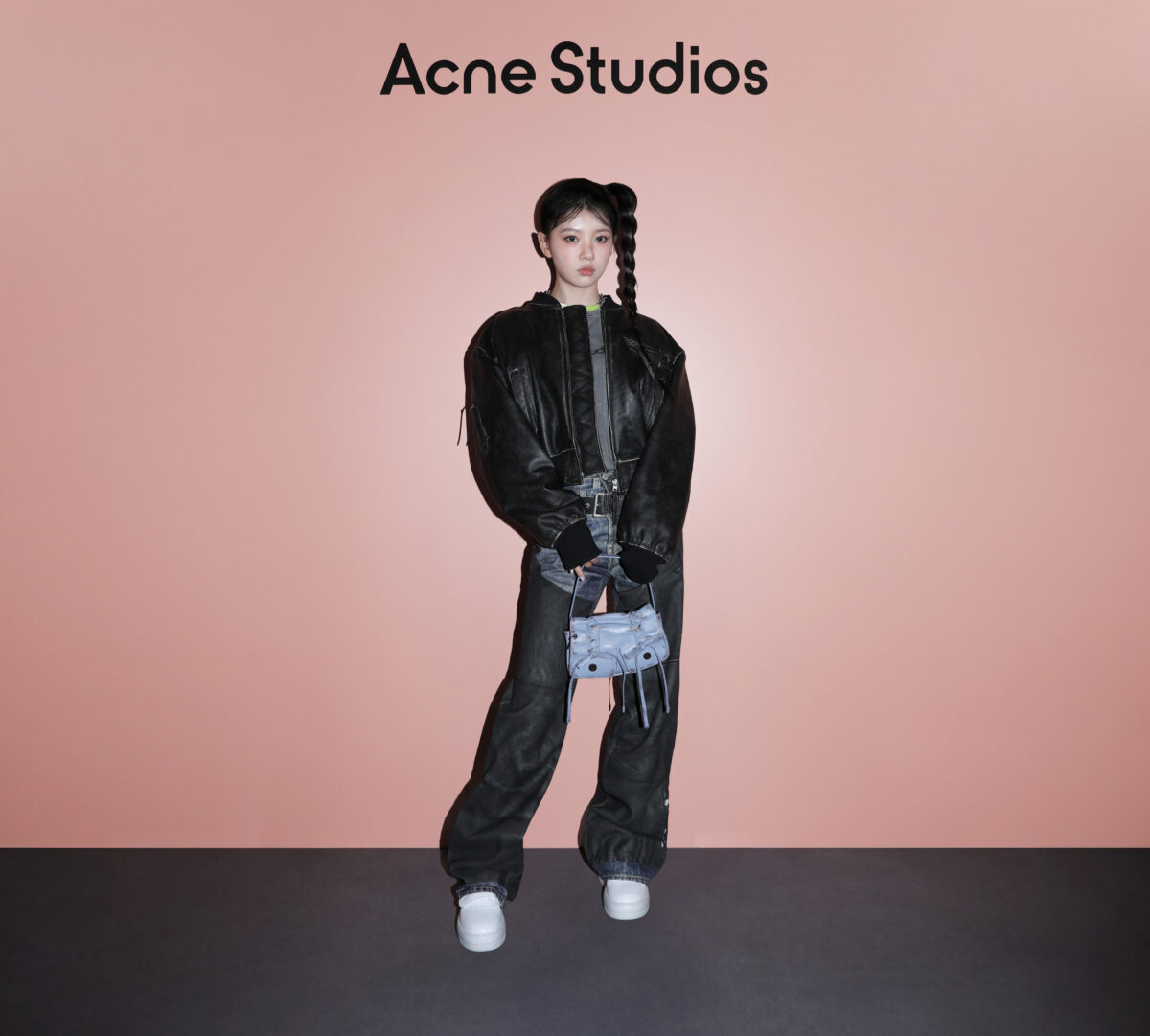 illit モカ ポスター 非売品 acne studios アイリット アクネ ILLITが